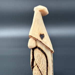 Gnom cioplit din lemn de tei - figurină unicat - accesorii de crăciun - decorațiuni de crăciun de casă - decorațiuni pentru casă de crăciun - Artynos.ro