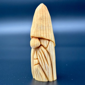Gnom cioplit din lemn de tei - figurină unicat - accesorii de crăciun - decorațiuni de crăciun de casă - spiriduși de crăciun, figurine - Artynos.ro
