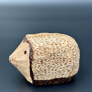 Arici cioplit manual din lemn de tei  figurină handmade cu pirogravură și finisaj natural - arte vizuale și accesorii  - sculptură - statuie lemn - Artynos.ro