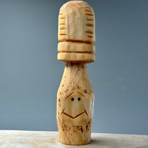 Ciupercuță zâmbitoare din lemn de tei  decor handmade sculptat manual - Artynos.ro