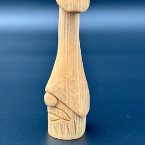 Vrăjitor cioplit din lemn de tei - figurină unicat - accesorii de crăciun - cadou tematic de moș crăciun, decorațiuni - cadouri de moș crăciun - Artynos.ro