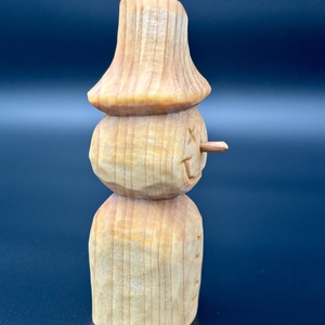Om de Zăpadă din Lemn de Tei  Sculptură Handmade - accesorii de crăciun - cadou tematic de moș crăciun, decorațiuni - cadouri de moș crăciun - Artynos.ro