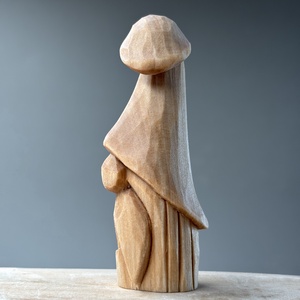 Gnom cioplit din lemn de tei - figurină unicat - accesorii de crăciun - cadou tematic de moș crăciun, decorațiuni - cadouri de moș crăciun - Artynos.ro