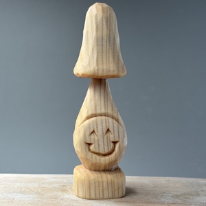 Ciupercuță zâmbitoare - figurină unicat , Casă & Stil de viață, Accesorii pentru decorat casa, Halloween - tot ce ai nevoie pentru petrecere!, Figurine Halloween, Sculptură, Prelucrarea lemnului, ARTYNOS