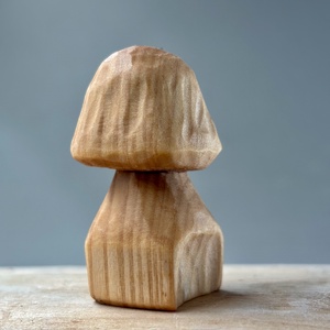 Ciupercă-căsuță din lemn de tei - figurină unicat - arte vizuale și accesorii  - sculptură - statuie lemn - Artynos.ro