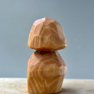 Ciupercă-căsuță din lemn de tei - figurină unicat - arte vizuale și accesorii  - sculptură - statuie lemn - Artynos.ro