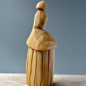 Gnom cioplit din lemn de tei - figurină unicat - accesorii de crăciun - cadou tematic de moș crăciun, decorațiuni - cadouri de moș crăciun - Artynos.ro