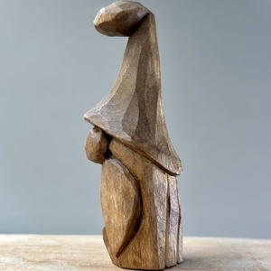 Gnom sculptat manual din lemn de tei  decor rustic unic - accesorii de crăciun - cadou tematic de moș crăciun, decorațiuni - cadouri de moș crăciun - Artynos.ro
