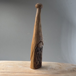 Vrăjitor sculptat manual din lemn de nuc  piesă de artizanat unică, Accesorii de Crăciun, Cadou tematic de Moș Crăciun, decorațiuni, Cadouri de Moș Crăciun, Sculptură, Prelucrarea lemnului, ARTYNOS