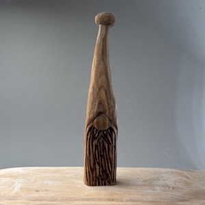 Vrăjitor sculptat manual din lemn de nuc  piesă de artizanat unică - accesorii de crăciun - cadou tematic de moș crăciun, decorațiuni - cadouri de moș crăciun - Artynos.ro