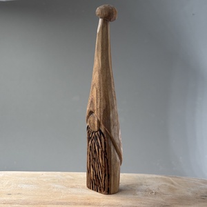 Vrăjitor sculptat manual din lemn de nuc  piesă de artizanat unică - accesorii de crăciun - cadou tematic de moș crăciun, decorațiuni - cadouri de moș crăciun - Artynos.ro
