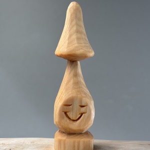 Ciupercuță zâmbitoare - figurină unicat - arte vizuale și accesorii  - sculptură - statuie lemn - Artynos.ro