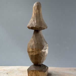 Ciupercuță zâmbitoare - figurină unicat - arte vizuale și accesorii  - sculptură - statuie lemn - Artynos.ro