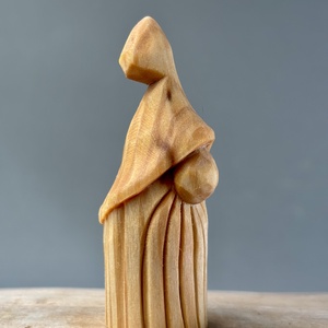 Gnom din lemn de tei - figurină unicat - accesorii de crăciun - cadou tematic de moș crăciun, decorațiuni - decor de interior moș crăciun - Artynos.ro