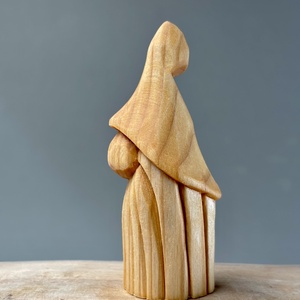 Gnom din lemn de tei - figurină unicat - accesorii de crăciun - cadou tematic de moș crăciun, decorațiuni - decor de interior moș crăciun - Artynos.ro