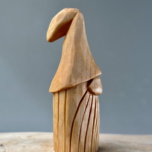 Gnom din lemn de tei - figurină unicat  - accesorii de crăciun - cadou tematic de moș crăciun, decorațiuni - decor de interior moș crăciun - Artynos.ro
