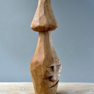 Ciupercuță zâmbitoare - figurină unicat - arte vizuale și accesorii  - sculptură - statuie lemn - Artynos.ro