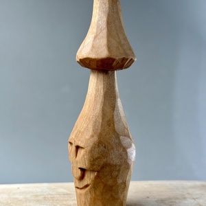 Ciupercuță zâmbitoare - figurină unicat - arte vizuale și accesorii  - sculptură - statuie lemn - Artynos.ro