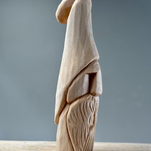 Vrăjitor sculptat manual din lemn de tei  figură decorativă unică - Artynos.ro