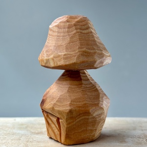 Ciupercă-căsuță din stejar  miniatură sculptată manual, decor de poveste -  - Artynos.ro