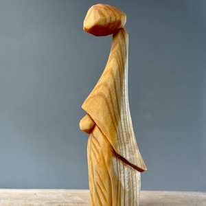 Vrăjitor sculptat manual din lemn de tei  figurină rustică decorativă, finisată cu ulei de in bio - accesorii de crăciun - cadou tematic de moș crăciun, decorațiuni - cadouri de moș crăciun - Artynos.ro