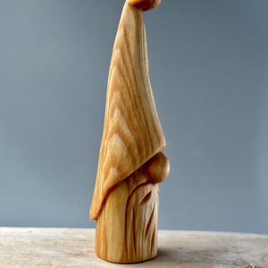 Vrăjitor sculptat din lemn de tei - figurină unicat - Artynos.ro