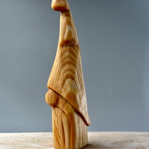 Vrăjitor sculptat din lemn de tei - figurină unicat - accesorii de crăciun - cadou tematic de moș crăciun, decorațiuni - decor de interior moș crăciun - Artynos.ro