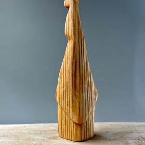 Vrăjitor sculptat din lemn de tei - figurină unicat - accesorii de crăciun - cadou tematic de moș crăciun, decorațiuni - decor de interior moș crăciun - Artynos.ro