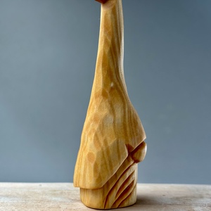Vrăjitor sculptat din lemn de tei - figurină unicat - accesorii de crăciun - cadou tematic de moș crăciun, decorațiuni - decor de interior moș crăciun - Artynos.ro