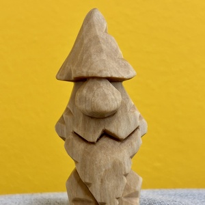 Gnom din lemn de tei  sculptură decorativă handmade - Artynos.ro