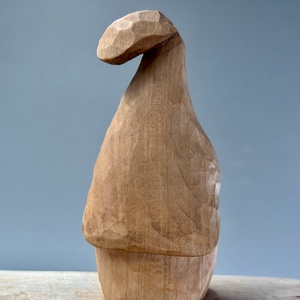 Gnom din lemn de tei  sculptură rustică - accesorii de crăciun - cadou tematic de moș crăciun, decorațiuni - decor de interior moș crăciun - Artynos.ro