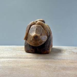 Cățeluș decorativ din lemn de tei  sculptură artizanală - accessorii și unelte - accesorii decorative - figurine - Artynos.ro