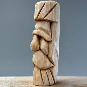 Figurină artizanală din lemn de tei  Chip bărbătesc sculptat manual - Artynos.ro