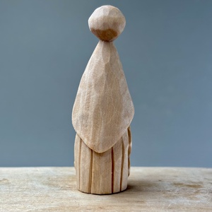 Gnom mic din lemn de tei  sculptură artizanală rustică - accesorii de crăciun - cadou tematic de moș crăciun, decorațiuni - cadouri de moș crăciun - Artynos.ro