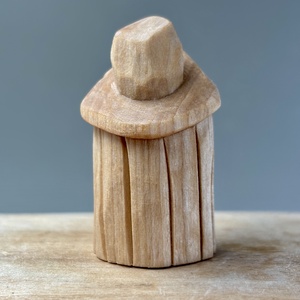 Gnom decorativ mic din lemn de tei - accesorii de crăciun - cadou tematic de moș crăciun, decorațiuni - decor de interior moș crăciun - Artynos.ro