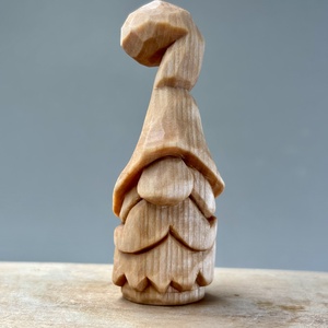 Gnom din lemn de tei sculptat manual  - Artynos.ro