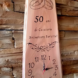 Ceas de perete din lemn pentru a 50-a aniversare a nunții în limba română - casă & stil de viață - accesorii pentru decorat casa - decorațiuni de pereți, decorațiuni suspendate - ceasuri de perete - Artynos.ro