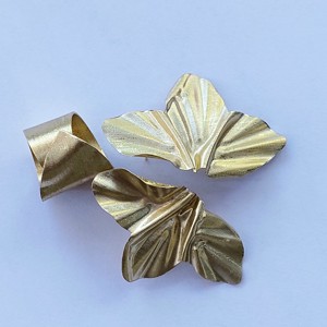 Cercei și inel cu petale speciale din alamă - bijuterii - seturi de bijuterii - Artynos.ro Cercei și inel cu petale speciale din alamă - bijuterii - seturi de bijuterii - Artynos.ro