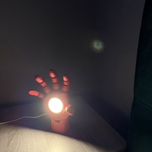 Lanterna de mână Iron Man � înălțime 22 cm, design unic! -  - Artynos.ro