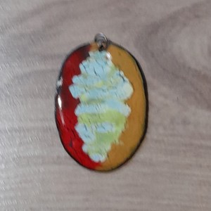 Pandantiv oval din email, Bijuterii, Coliere, Pandativ, Confectionarea bijuteriilor, Smalt, .pandantiv cu email de foc realizat prin tehnica emailului de noroi, ars la temperaturi ridicate.
D..., ARTYNOS
