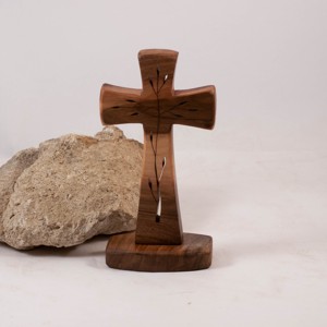 Cruce de lemn pe piedestal cu model, cruce de masa, , , ARTYNOS