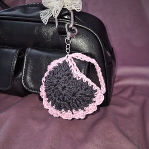 Keychain gentuta in forma de inimioara  - geantă și husă - accesorii genți - breloc - Artynos.ro