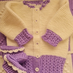 Costumas bebelusi 6-8 luni, crosetat - îmbrăcăminte și modă - haine bebeluși, haine copii - pulover si cardigan copii - Artynos.ro