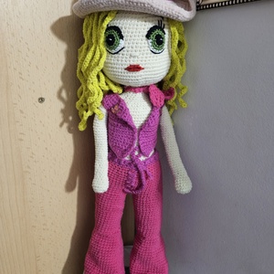 Păpușa Barbie - jucării și echipamente pentru copii - plușuri - păpușă croșetată, păpușă de pluș - Artynos.ro