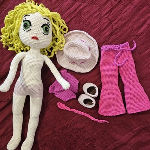 Păpușa Barbie - jucării și echipamente pentru copii - plușuri - păpușă croșetată, păpușă de pluș - Artynos.ro