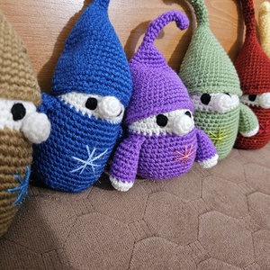 Moși de iarnă croșetați - crăciun - cadouri de moș crăciun - decor cu moș crăciun - Artynos.ro