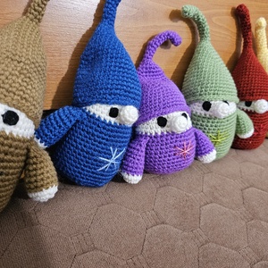 Mosi de iarna crosetati, Craciun, Cadouri de Mos Craciun, Decor cu Mos Craciun, Crosetat, Cusatura, ● Materiale folosite: fir de bumbac, melana speciala pentru umplutura 
●Dimensiuni: aprox. 20 cm 
●..., ARTYNOS