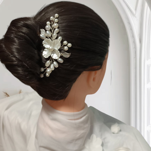 Pieptan par perle albe sidefate - accesorii nuntă - ornamente de păr de nuntă - ornamente de păr mireasă - Artynos.ro