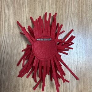 Broșă Mutzoasa roșie  - bijuterii - broșe - Artynos.ro