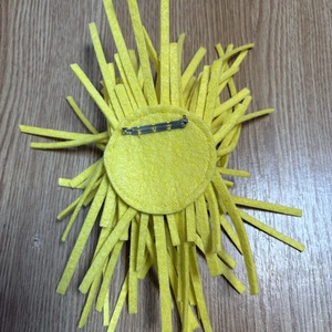 Broșă Mutzoasa galbenă  - bijuterii - broșe - Artynos.ro